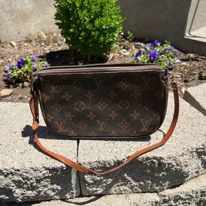 AUTHENTIC LOUIS VUITTON PURSE